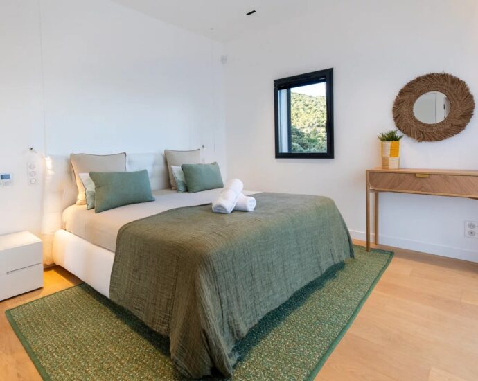 Palombaggia, 6 bedroom villa, swimming pool, panoramic sea view, close to the beach