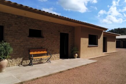 Porto Vecchio, Villa contemporaine, 4 chambres, piscine, proche plage de Santa Giulia