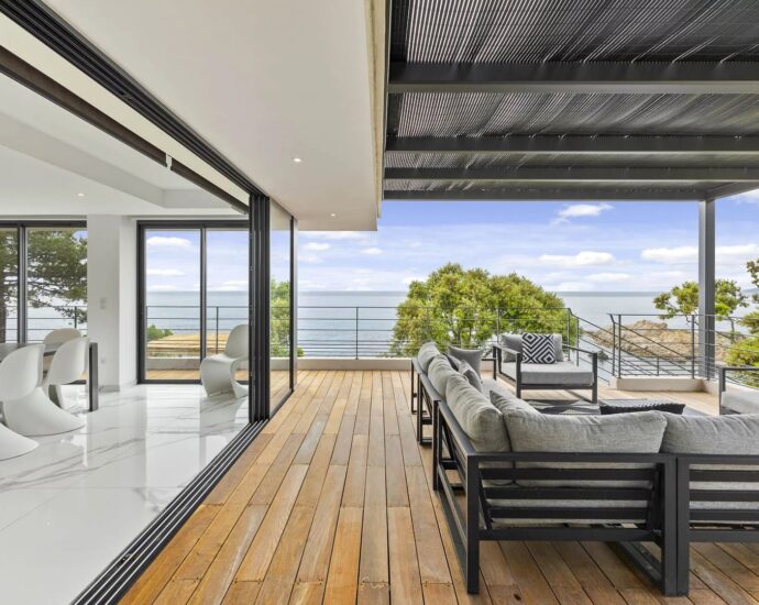 Côte des Nacres, Canella, Villa pied dans l&rsquo;eau, 5 chambres, piscine, vue mer panoramique, accès privé mer