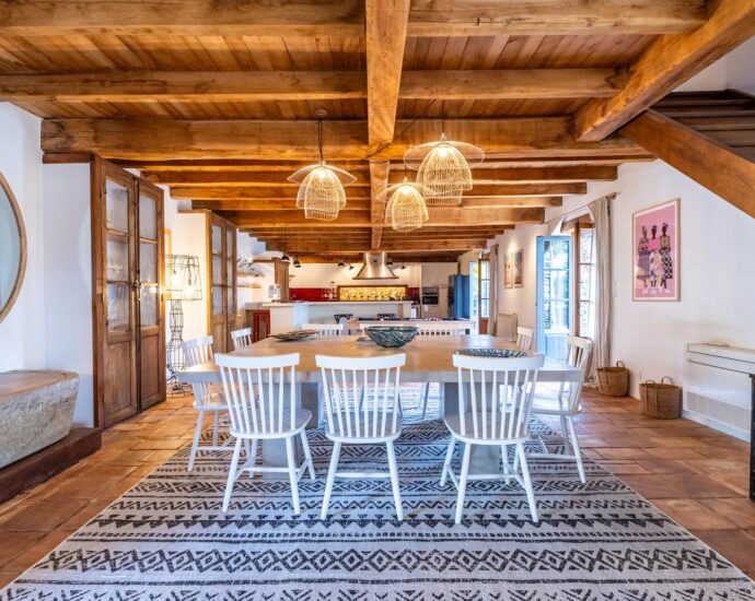 Saint-Florent, villa en pierres, 5 chambres, parc arboré avec piscine, proche plage