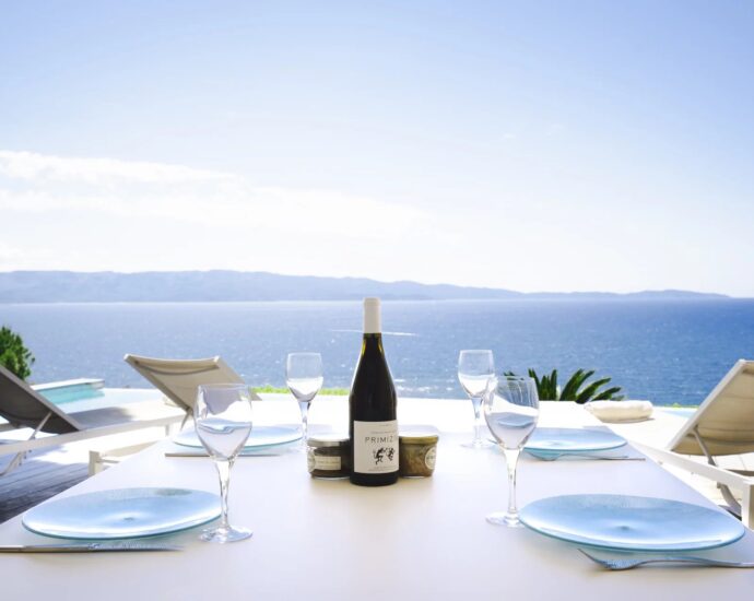 Ajaccio, Route des Sanguinaires, Villa vue mer, 4 Chambres, Piscine, proche plage