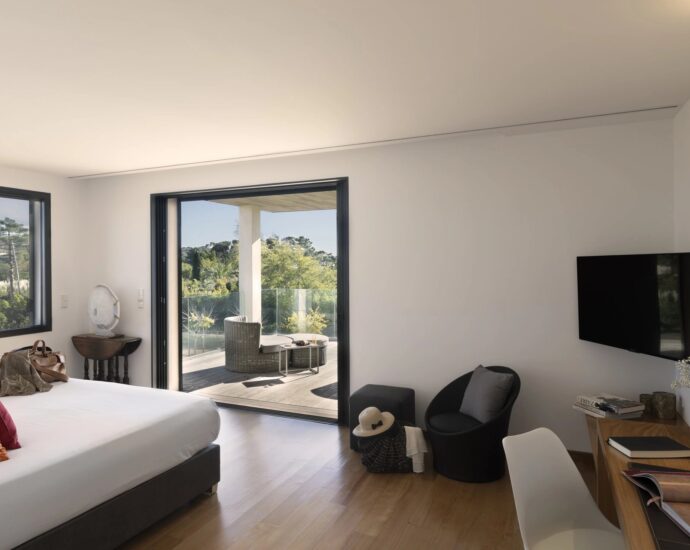 Porto Vecchio, Cala Rossa, 7 bedrooms villa, Pool, close to the beach, Sea views