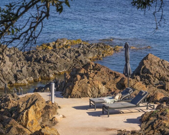 Côte des Nacres, Canella, Villa pied dans l&rsquo;eau, 5 chambres, piscine, vue mer panoramique, accès privé mer