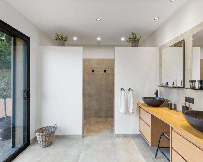 Porto-Vecchio, Contemporary villa, 4 bedrooms, swimming pool, near the beach of Santa Giulia