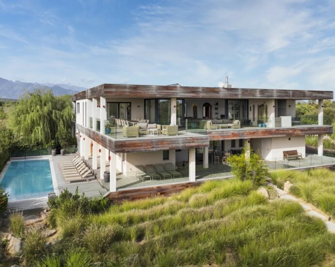 Porto Vecchio, Cala Rossa, 7 bedrooms villa, Pool, close to the beach, Sea views