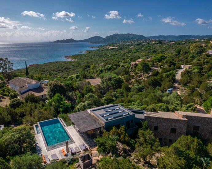 Porto-Vecchio, Palombaggia, 4 Bedroom Villa with Pool, Sea View and Close to the Beach