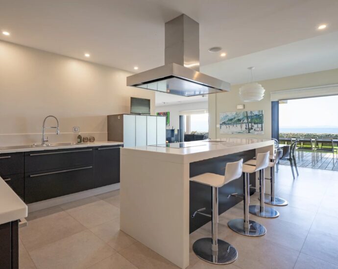 Ajaccio, Route des Sanguinaires, Villa vue mer, 5 Chambres, Piscine, proche plage