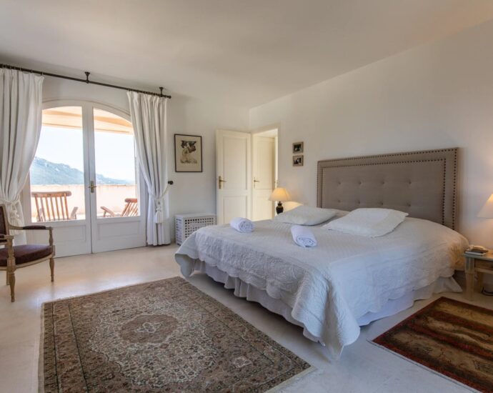 Cala Rossa, Benedettu, Panoramic Sea View Villa, 6 Bedrooms, Pool, Walking Distance to the Beach