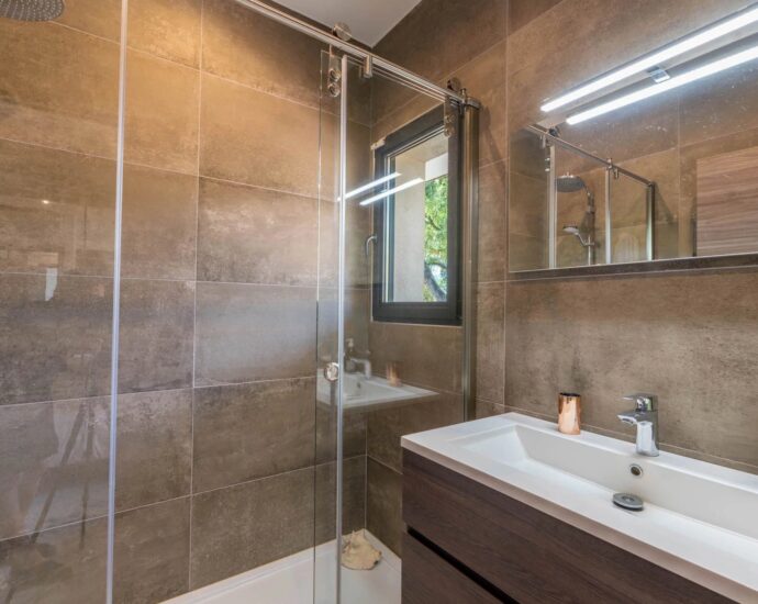 Exclusivité, Pinarello, Villa vue mer, 4 chambres, piscine, plage à pied