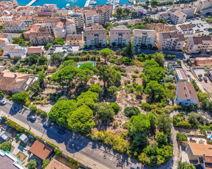Calvi, Buildable Land with Sea View, Valid Building Permit, Close to Beach and Town Center