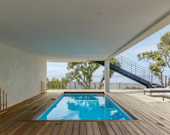 Côte des Nacres, Canella, Villa pied dans l&rsquo;eau, 5 chambres, piscine, vue mer panoramique, accès privé mer