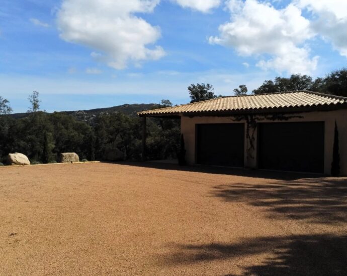 Porto-Vecchio, Contemporary villa, 4 bedrooms, swimming pool, near the beach of Santa Giulia