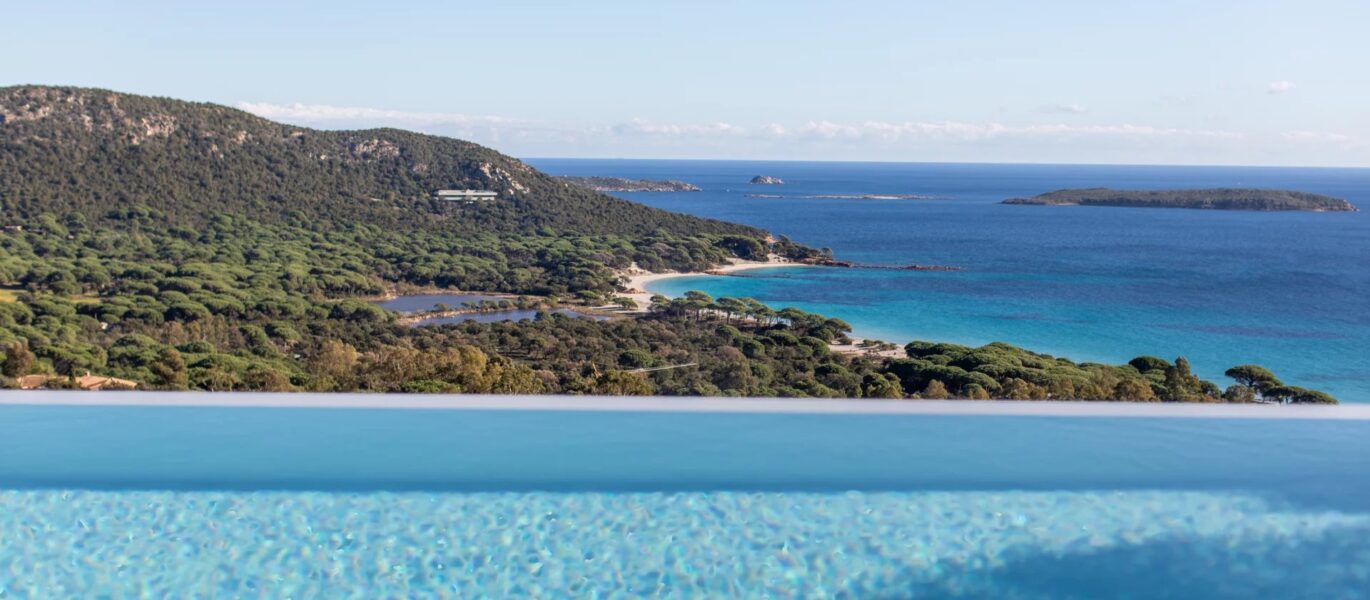 Palombaggia, villa 7 chambres, chambre de service, piscine, vue mer panoramique, proche plage