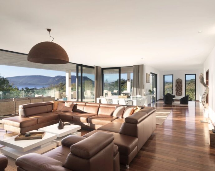 Porto Vecchio, Cala Rossa, 7 bedrooms villa, Pool, close to the beach, Sea views