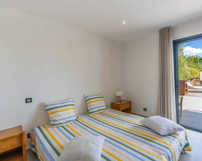 Exclusivité, Pinarello, Villa vue mer, 4 chambres, piscine, plage à pied