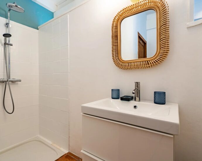 Saint-Florent, villa en pierres, 5 chambres, parc arboré avec piscine, proche plage