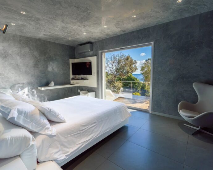 Porto-Vecchio, Marina Di Fiori, 7-Bedroom Villa, Pool, Sea View, Walking Distance to the Beach