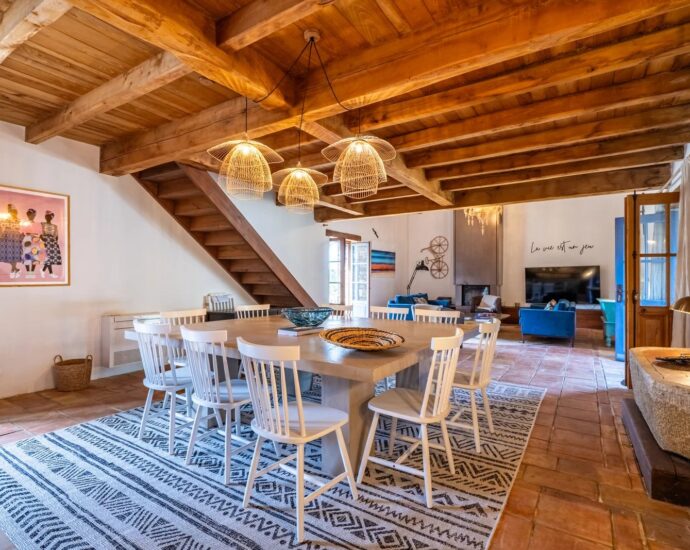 Saint-Florent, villa en pierres, 5 chambres, parc arboré avec piscine, proche plage