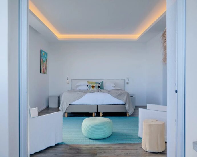 Palombaggia, villa 7 bedrooms, service room, swimming pool, panoramic sea view, beach on foot