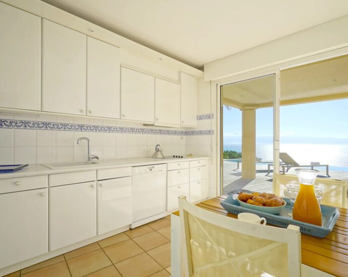 Ajaccio, Route des Sanguinaires, Villa vue mer, 4 Chambres, Piscine, proche plage