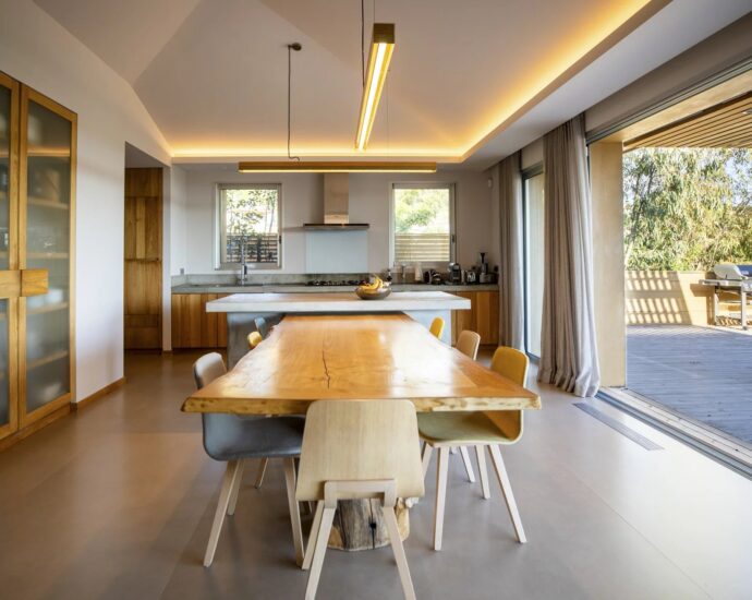 Palombaggia, 6 bedroom villa, swimming pool, sea view, close to the beach