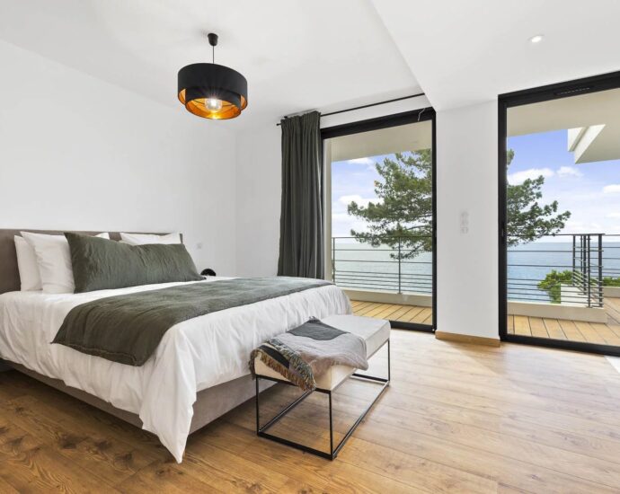 Côte des Nacres, Canella, Villa pied dans l&rsquo;eau, 5 chambres, piscine, vue mer panoramique, accès privé mer