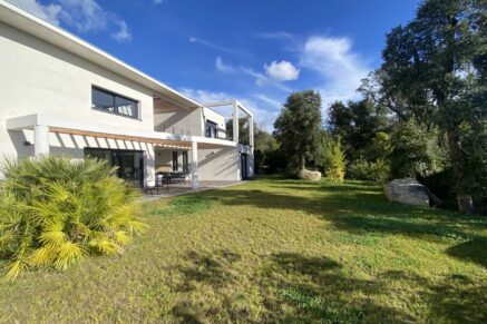 Porto-Vecchio, Arasu, Saint-Cyprien, villa d&rsquo;architecte, 7 chambres, piscine, plage à pieds