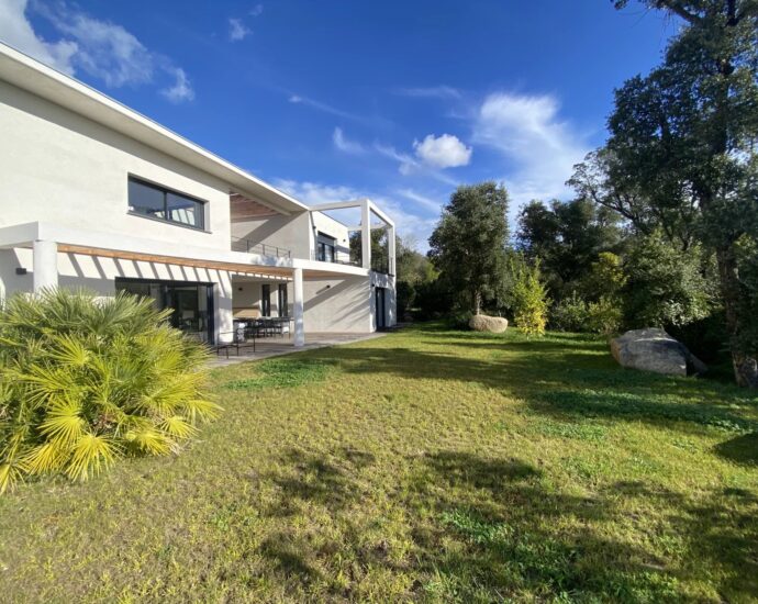 Porto-Vecchio, Arasu, Saint-Cyprien, villa d&rsquo;architecte, 7 chambres, piscine, plage à pieds
