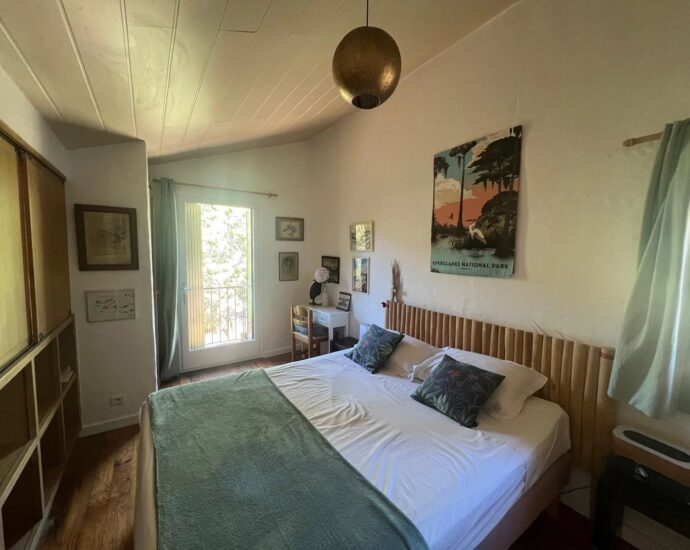 Porto-Vecchio, Palombaggia, 4 Bedroom Villa with Pool, Sea View and Close to the Beach