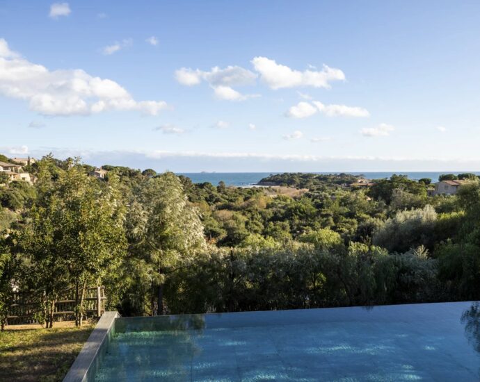 Palombaggia, 6 bedroom villa, swimming pool, sea view, close to the beach