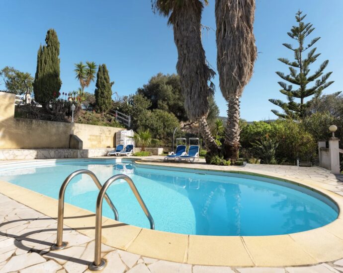 Sagone , Villa vue mer panoramique, 8 chambres, piscine, plage à pied