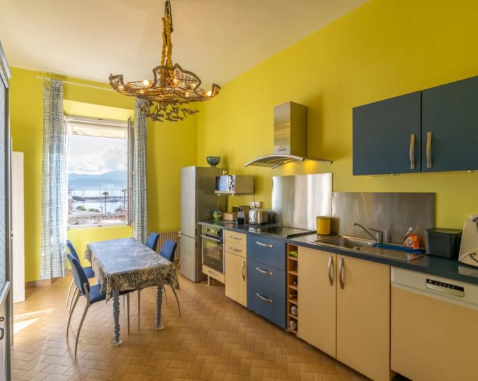 Exclusivité, Ajaccio, Centre-ville, Appartement, 2 chambres, 2 balcons, vue mer, plage à pied