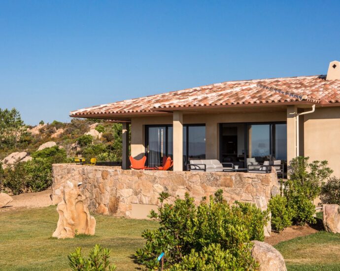 Bonifacio, 6 bedroom villa, panoramic sea view, swimming pool, close to the beach