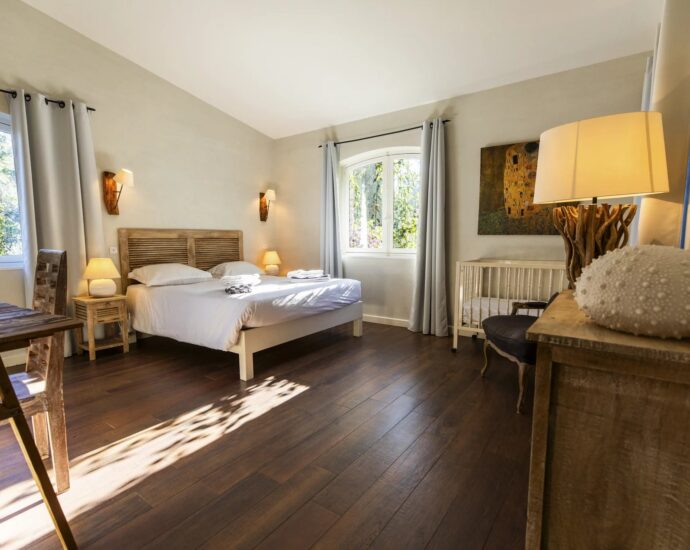 Porto-Vecchio, Domaine de Cala Rossa, villa 8 chambres, piscine et plage à pied