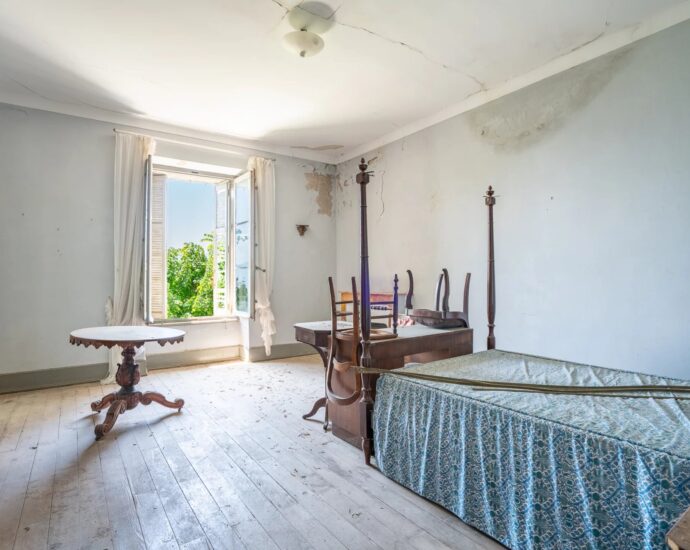 Santo-Pietro-di-Venaco, Château Pozzo-di-Borgo, 12 rooms, park panoramic mountain views