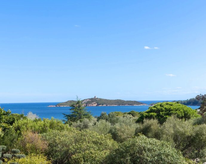 Exclusivité, Pinarello, Villa vue mer, 4 chambres, piscine, plage à pied