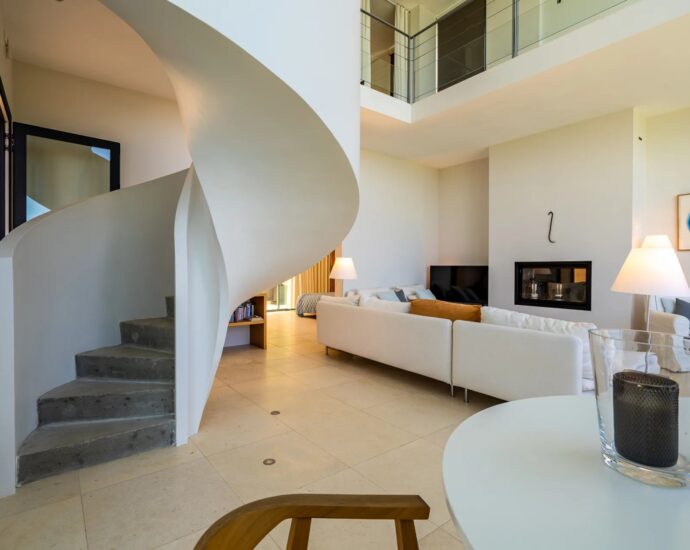 Baie de Calvi, Villa d&rsquo;architecte pour 10 personnes, vue mer panoramique, piscine, proche des plages.