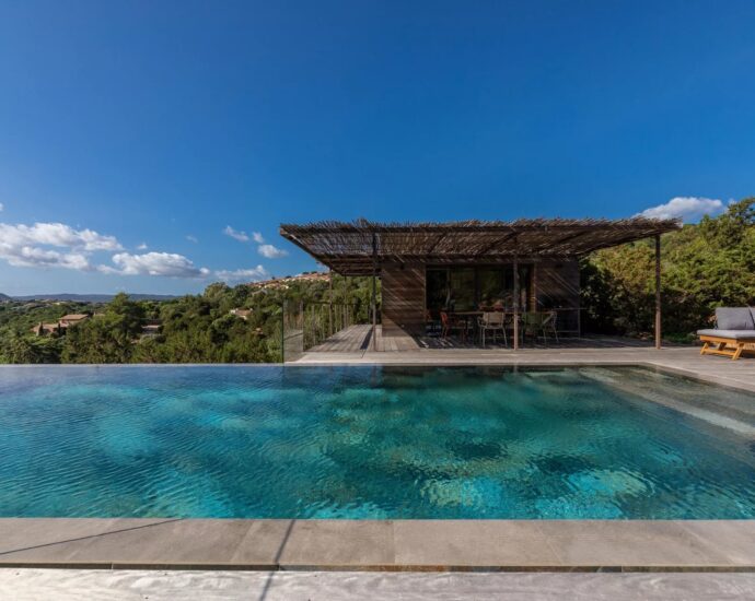 Porto-Vecchio, Palombaggia, 4 Bedroom Villa with Pool, Sea View and Close to the Beach