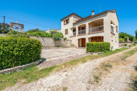 Saint-Florent, 5 bedroom villa, close to the beach and town center
