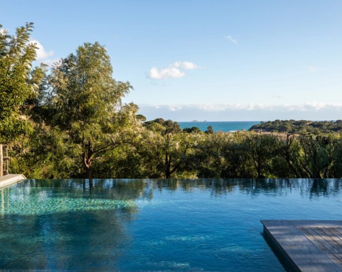 Palombaggia, villa 6 chambres, piscine, vue mer, proche plage