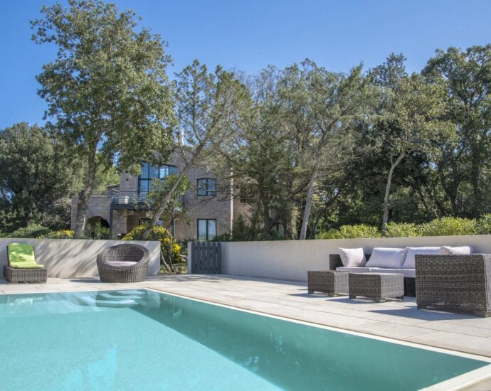 Porto-Vecchio, Domaine de Cala Rossa, villa 8 chambres, piscine et plage à pied