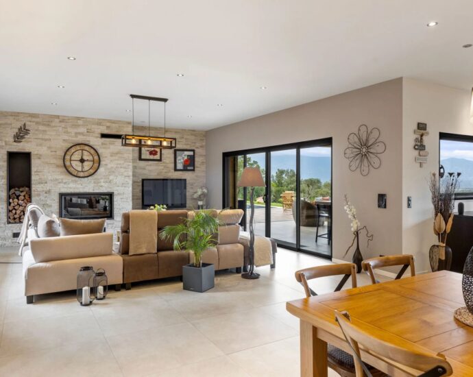 Porto-Vecchio, Contemporary villa, 4 bedrooms, swimming pool, near the beach of Santa Giulia