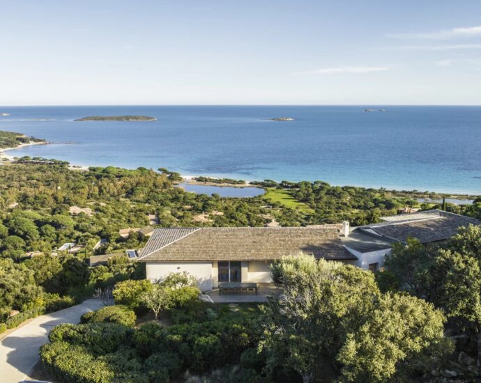 Palombaggia, villa 7 bedrooms, service room, swimming pool, panoramic sea view, beach on foot