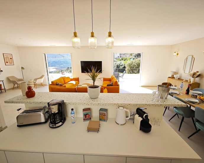 Balagne, Santa-Reparata di Balagna, Villa 9 chambres, vue lac et montagnes, Piscine, Salle de sport, Sauna, Proche l&rsquo;Île Rousse et plages