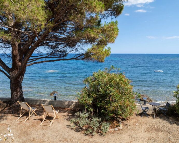 OFF MARKET, Exclusivité, Pied dans l&rsquo;eau, Vue mer