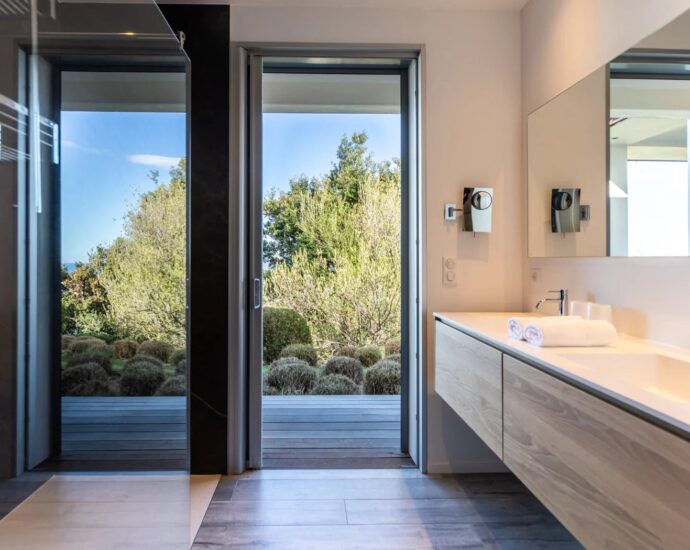 Palombaggia, villa 7 bedrooms, service room, swimming pool, panoramic sea view, beach on foot