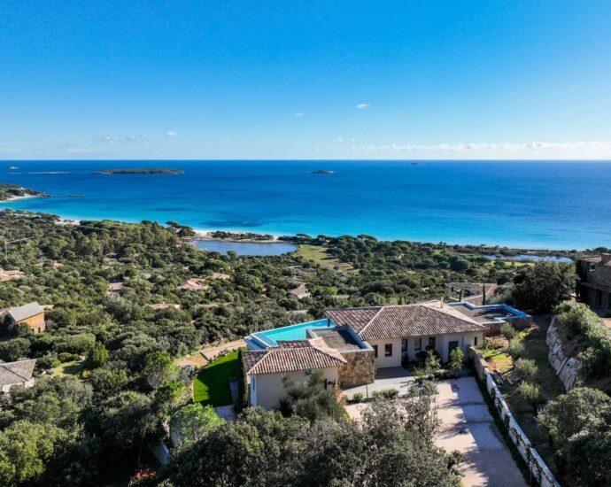 Palombaggia, 6 bedroom villa, swimming pool, panoramic sea view, close to the beach