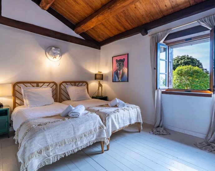 Saint-Florent, villa en pierres, 5 chambres, parc arboré avec piscine, proche plage