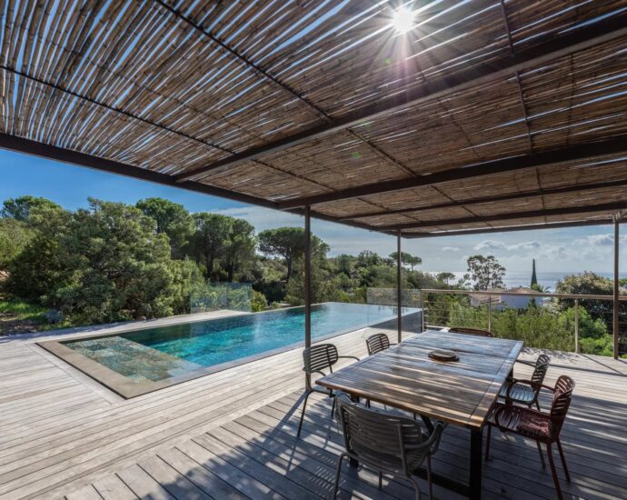 Porto-Vecchio, Palombaggia, 4 Bedroom Villa with Pool, Sea View and Close to the Beach