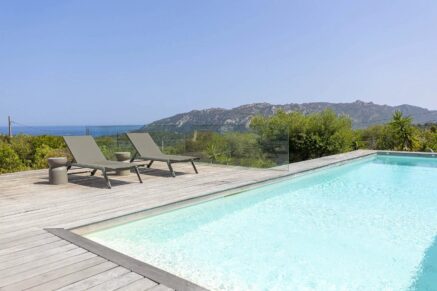 Porto-Vecchio, Santa Giulia, villa d&rsquo;architecte, 4 chambres, piscine, vue mer, proche plage